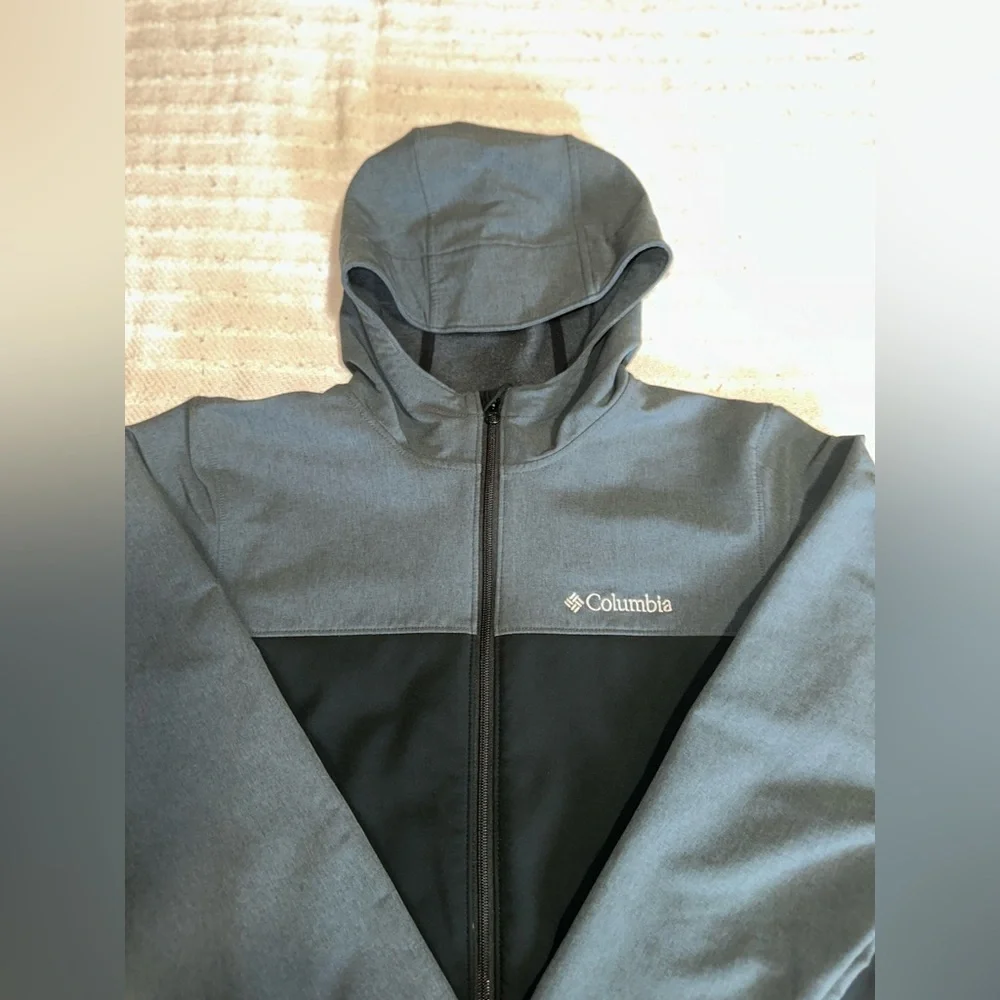 Columbia Hardshell Jacket - Picture 4 of 5